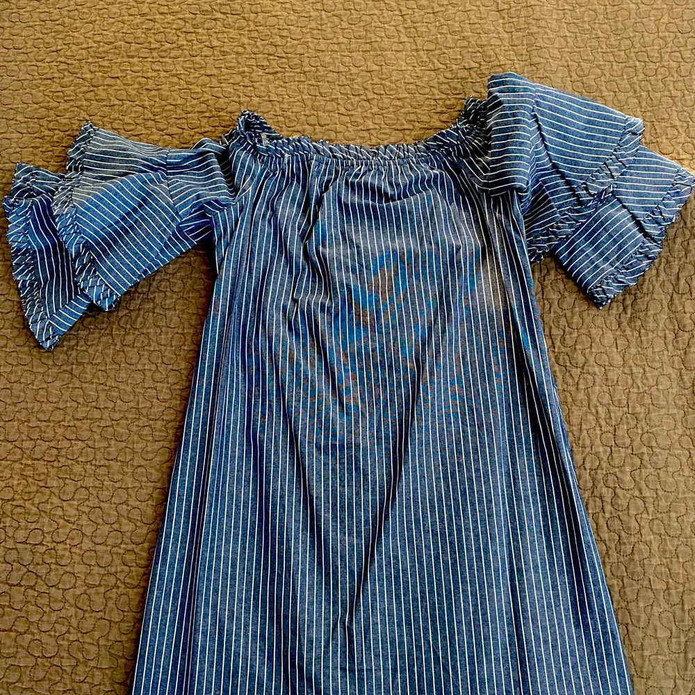 Playful summer dress with bell sleeves
